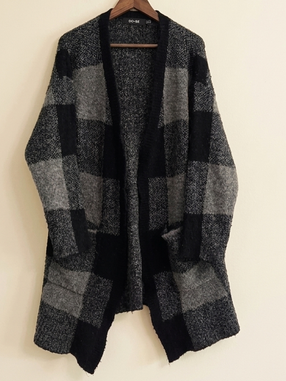 DO+BE Black & Gray Plaid Open-Front Cardigan